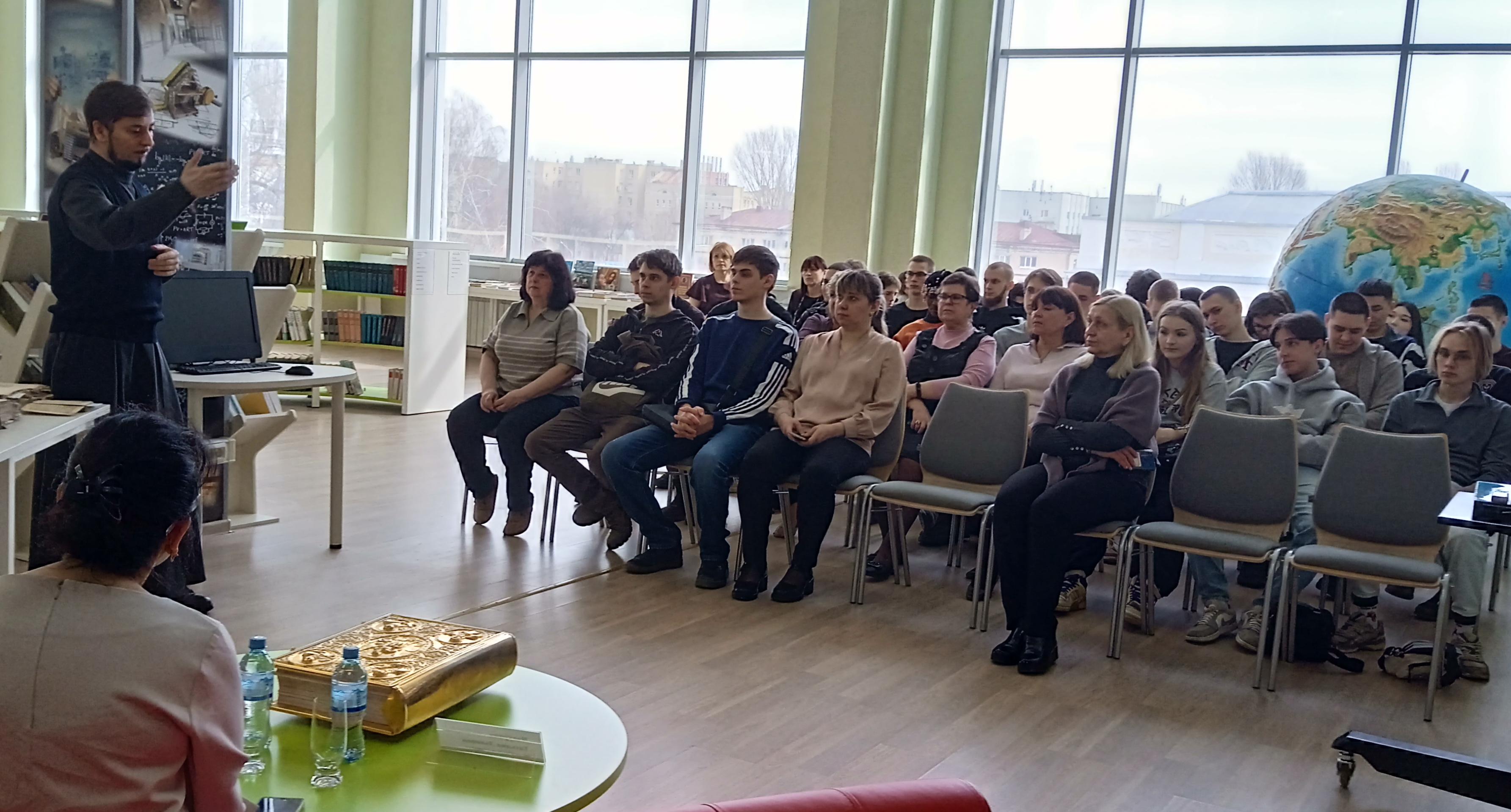 В Научно-технической библиотеке прошла выставка старинных церковных книг