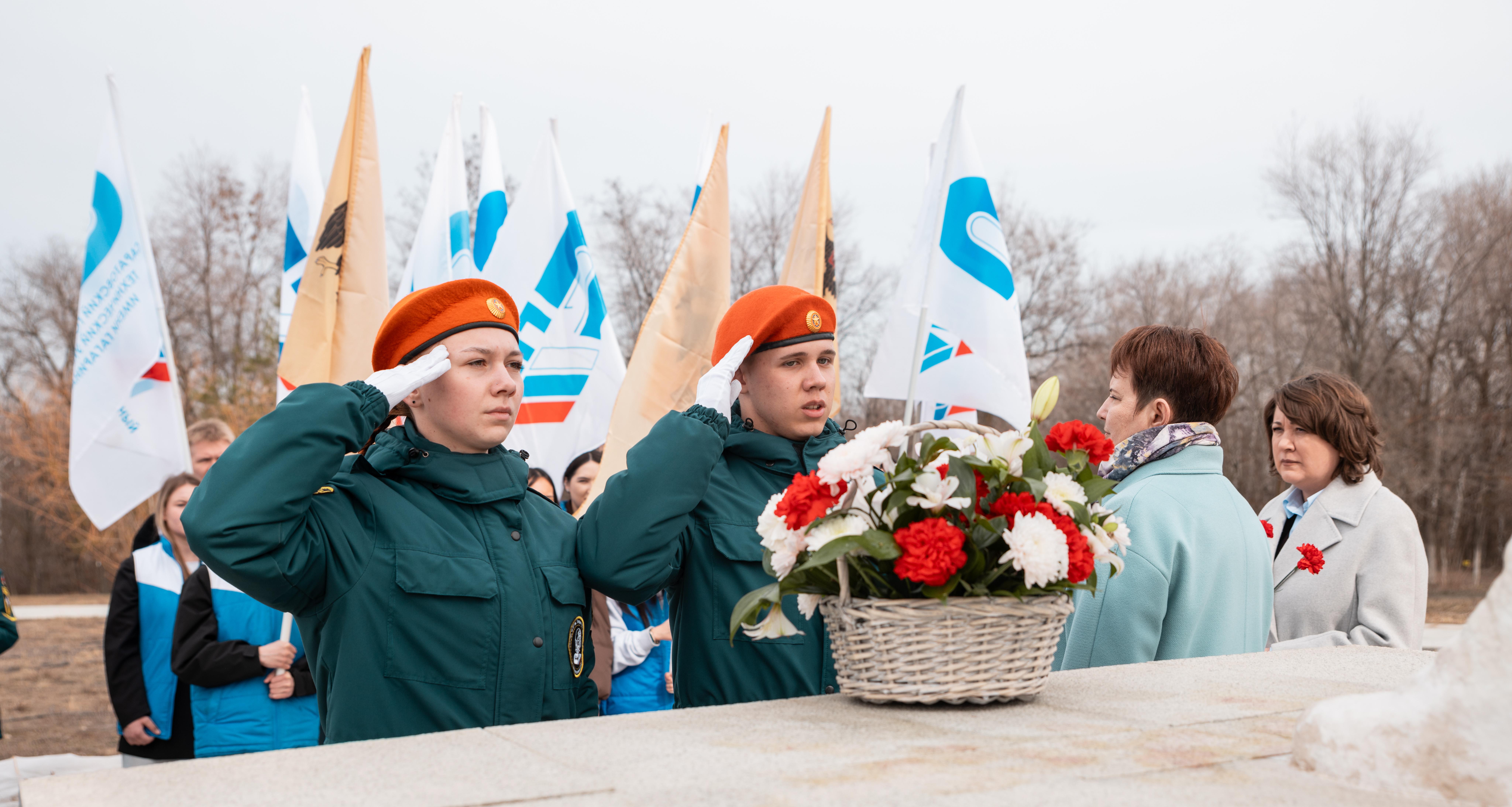 Студенты СГТУ и ППК почтили память Юрия Гагарина
