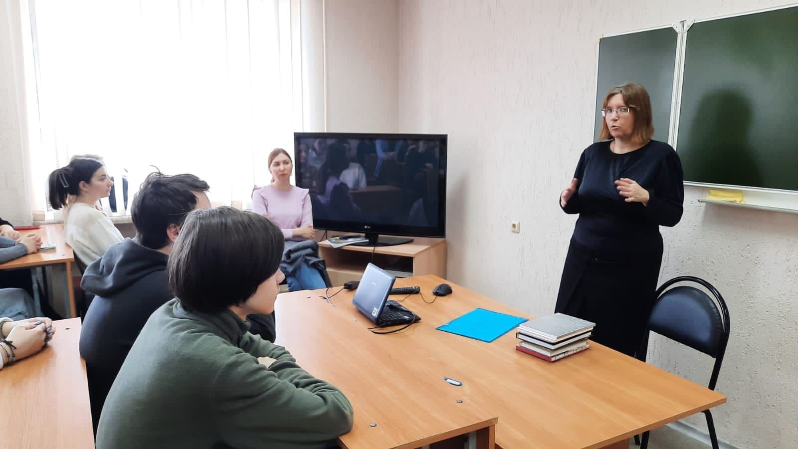 Студенты-переводчики встретились с известной писательницей