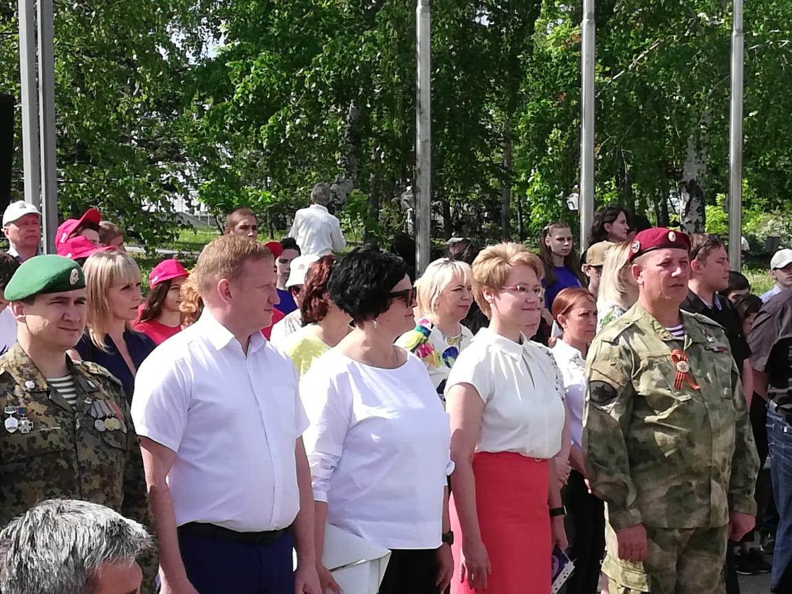 Начальник ВИИ имени С.И. Тимакова принял участие в городском смотре строя и песни среди школьников