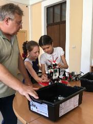 В Летней компьютерной школе ИнПИТ СГТУ завершила обучение группа «Программирование LEGO-роботов»