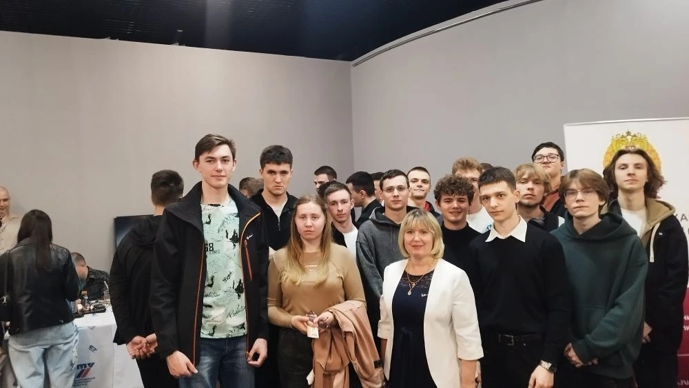 17 апреля студенты групп б-ЛАЗР-11 и б-МНСТ-31 кафедры «Сварка и металлургия» стали участниками регионального этапа Всероссийской ярмарки трудоустройства «Работа России. Время возможностей»