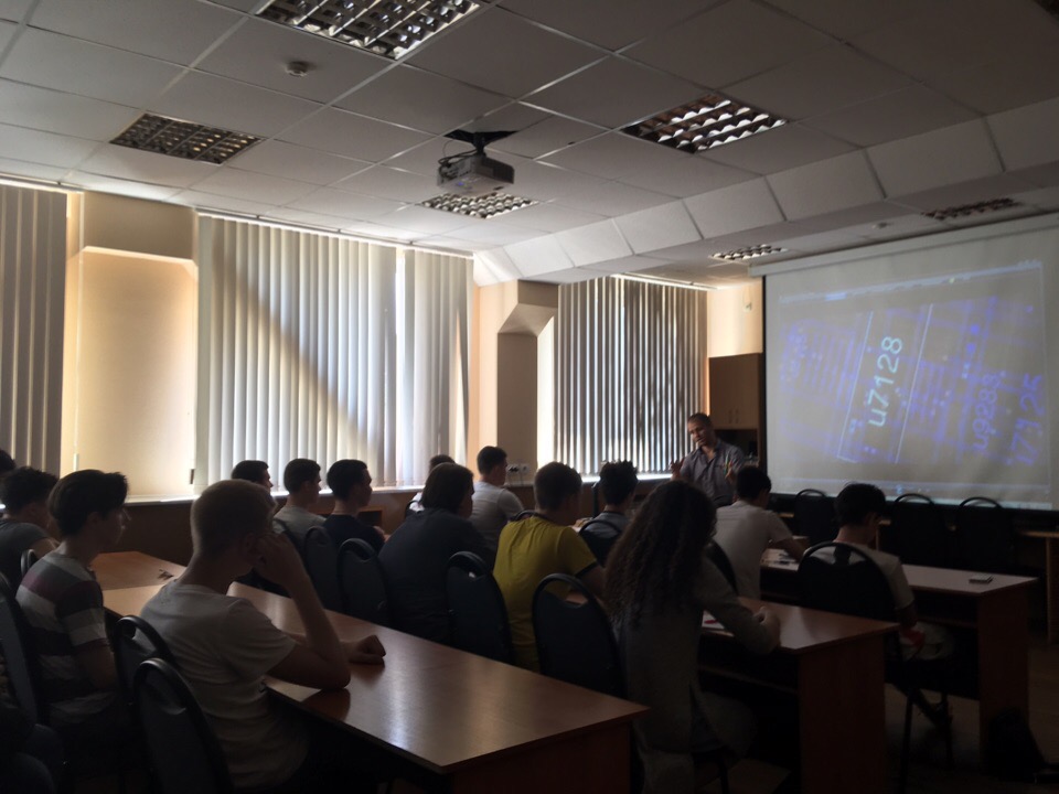 Студенты КТОП-21 прослушали лекцию о технологическом процессе изготовлении микрочипов