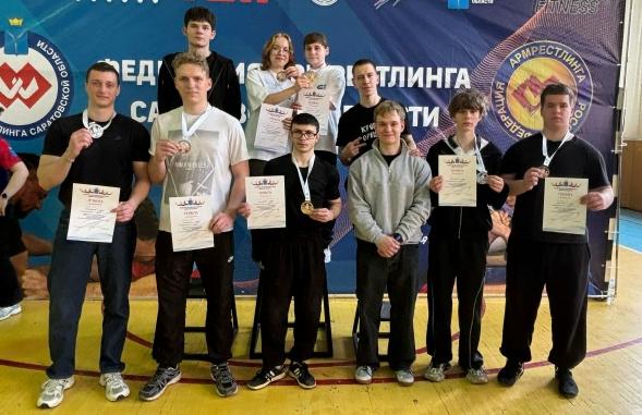 Студенты СГТУ показали достойные результаты на соревнованиях по армрестлингу