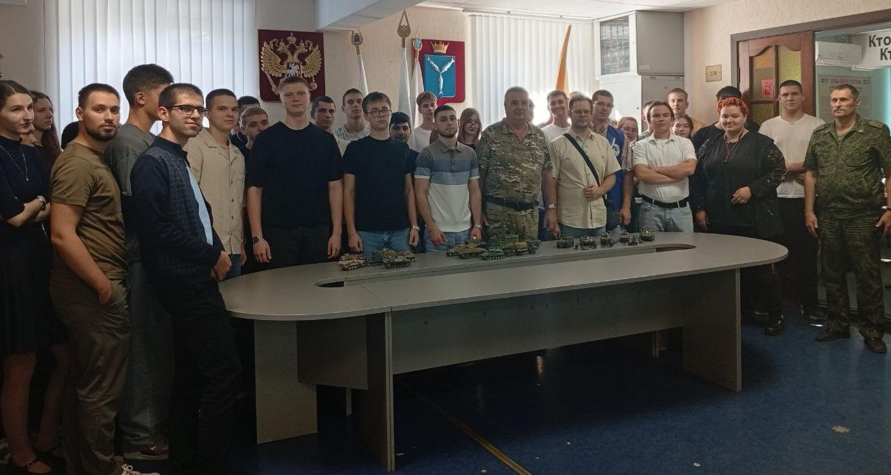 «Диалог с Героями»: студентам показали выпуск патриотического видеожурнала