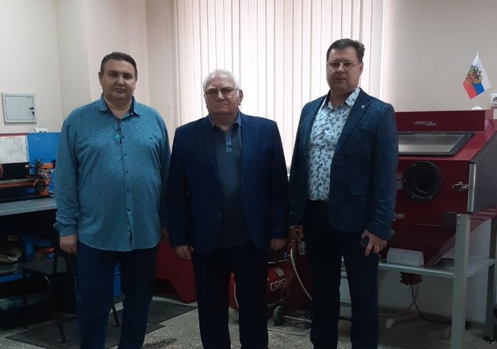 На кафедре «Сварка и металлургия» прошло представление студенческих разработок для руководства группы компаний «Спецдортехника»