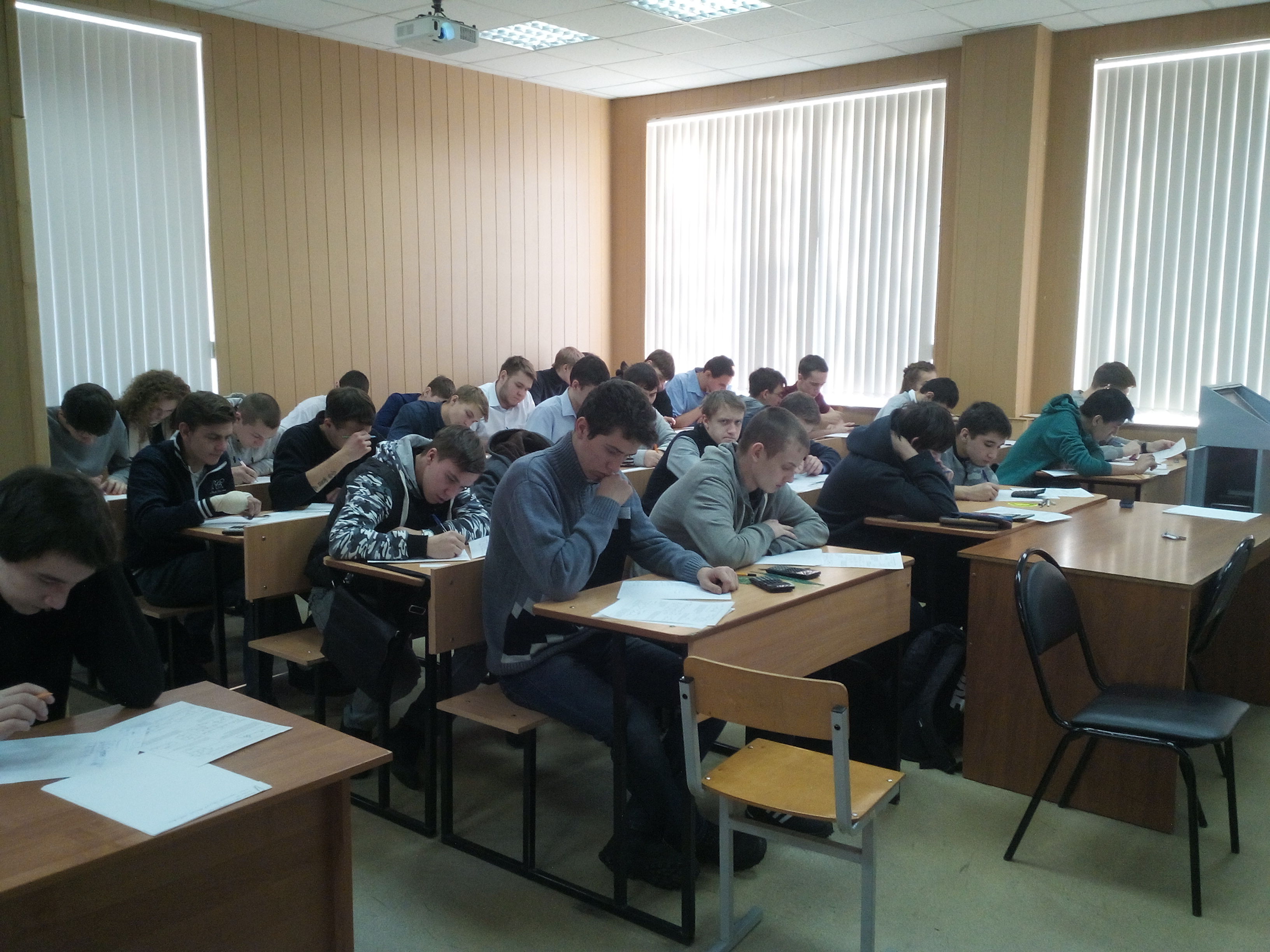 В Институте энергетики и транспортных систем прошли две олимпиады по электротехнике