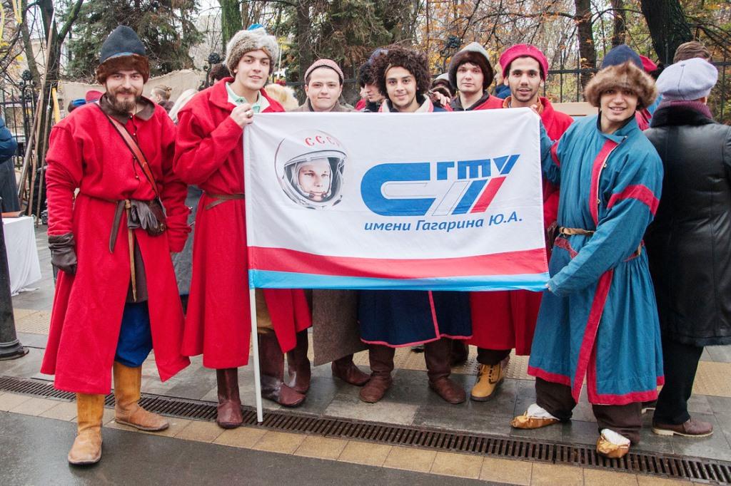 Иностранные студенты приняли участие в исторической реконструкции стрельцов