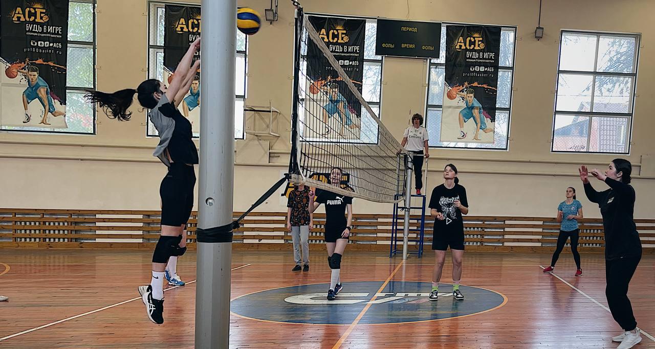 Первокурсники Политеха соревновались в нескольких видах спорта