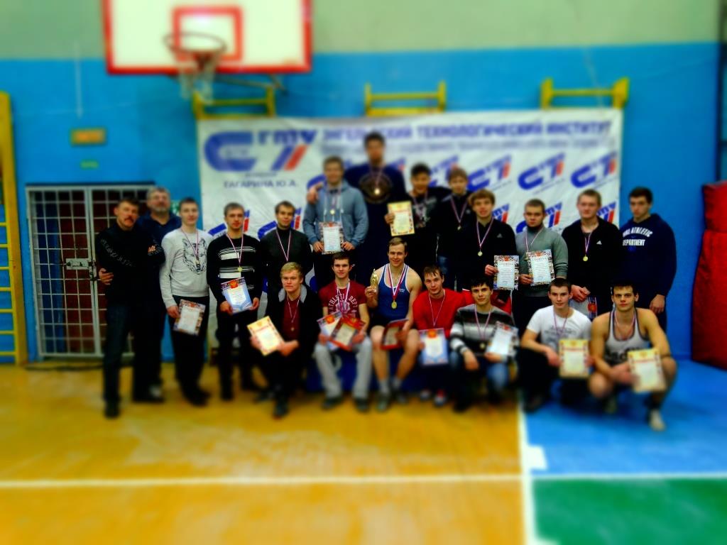 Команда СГТУ по гиревому спорту успешно выступила на первенстве ЭТИ