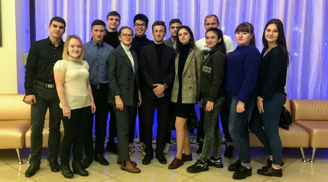 Гагаринцы посетили спектакль «Старик и море» в ТЮЗе