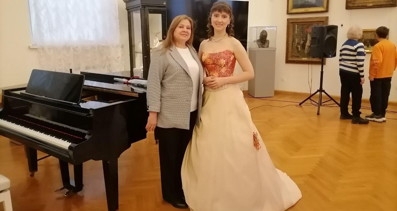 Активисты профсоюза СГТУ посетили музыкальный вечер в Радищевском музее