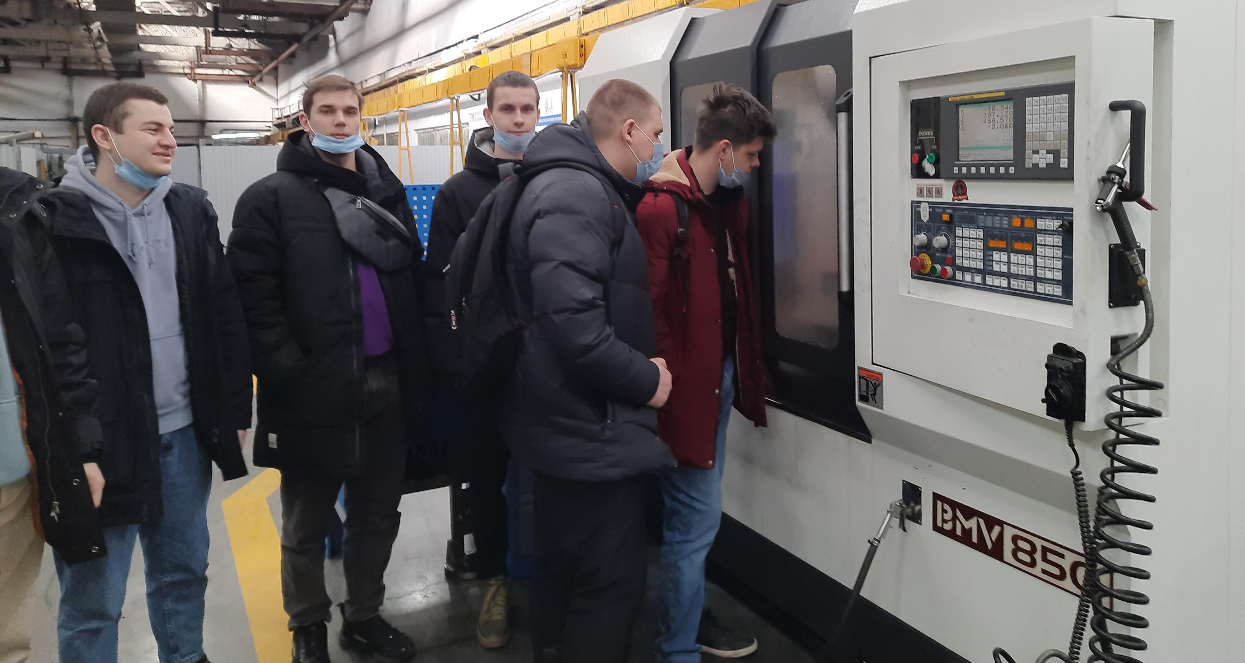 Сотрудники и студенты ИММТ посетили с экскурсией крупную промышленную компанию