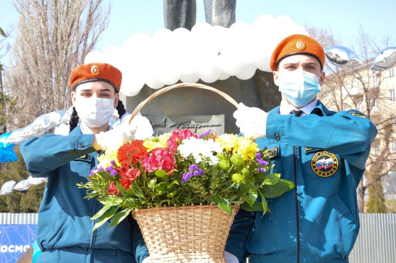 Гагаринцы приняли участие в торжественном митинге, посвященном Дню космонавтики 
