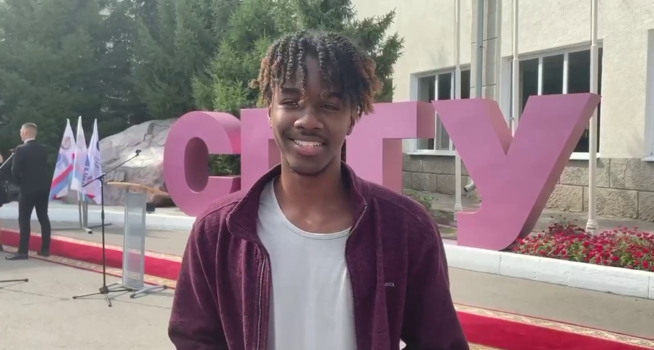 Иностранные студенты поздравили гагаринцев с началом студенческой жизни