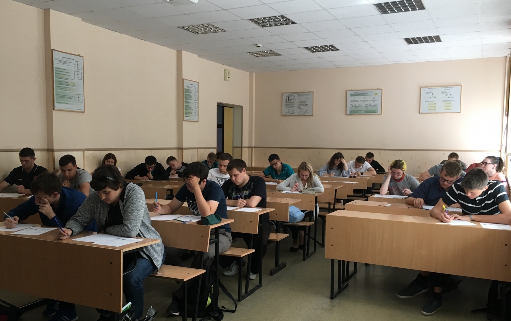 В ИнЭТС прошла региональная студенческая олимпиада по основам электротехники