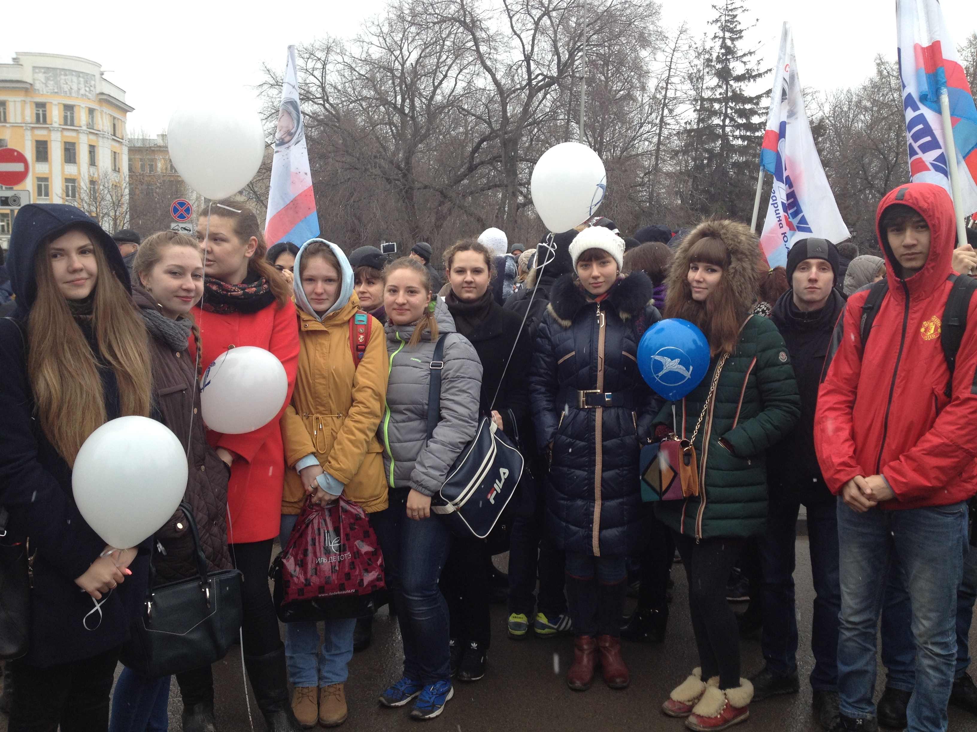 Студенты - участники митинг-концерта