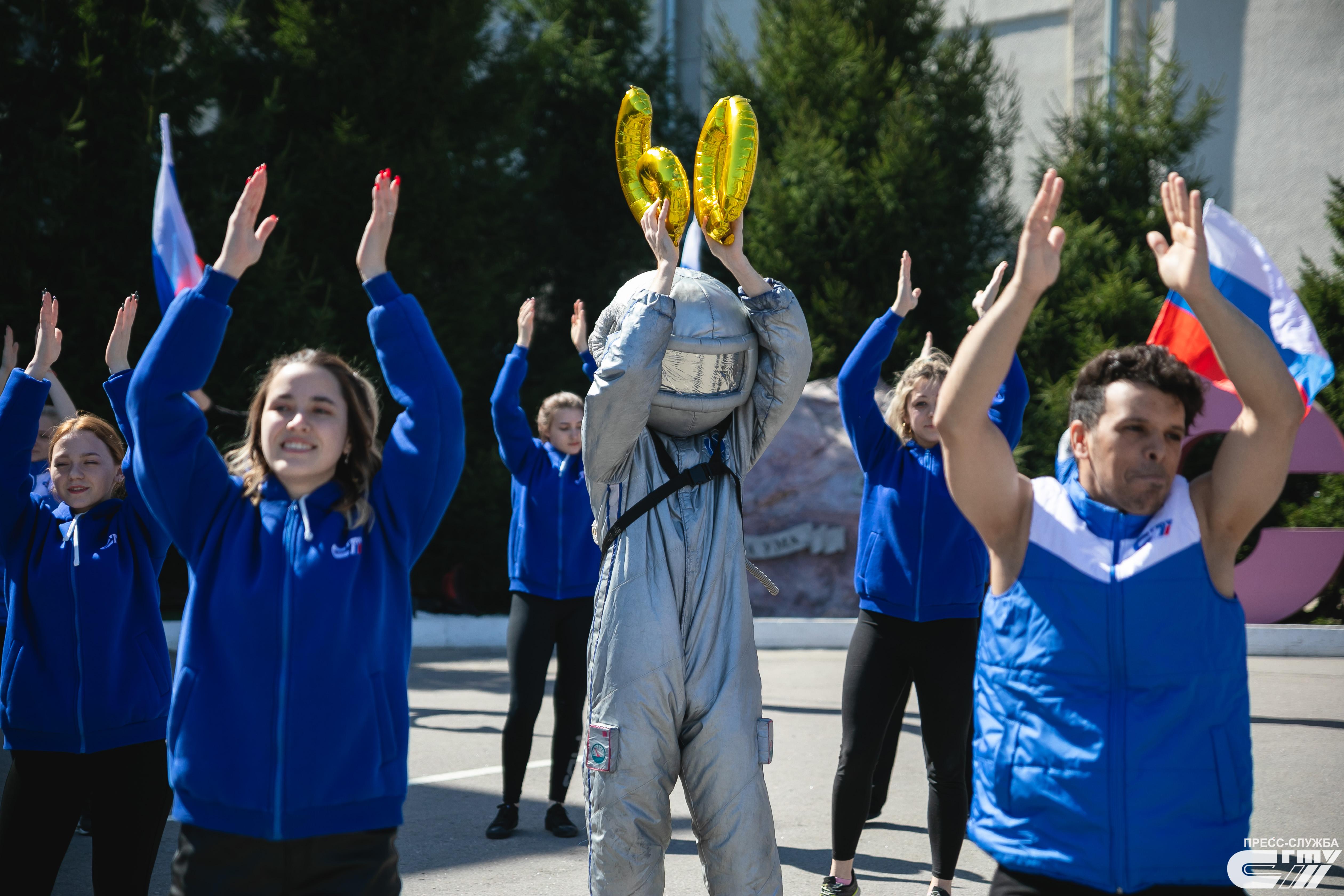 В Политехе прошёл флешмоб ко Дню космонавтики