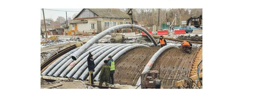 Профессор технического университета консультирует мостостроителей