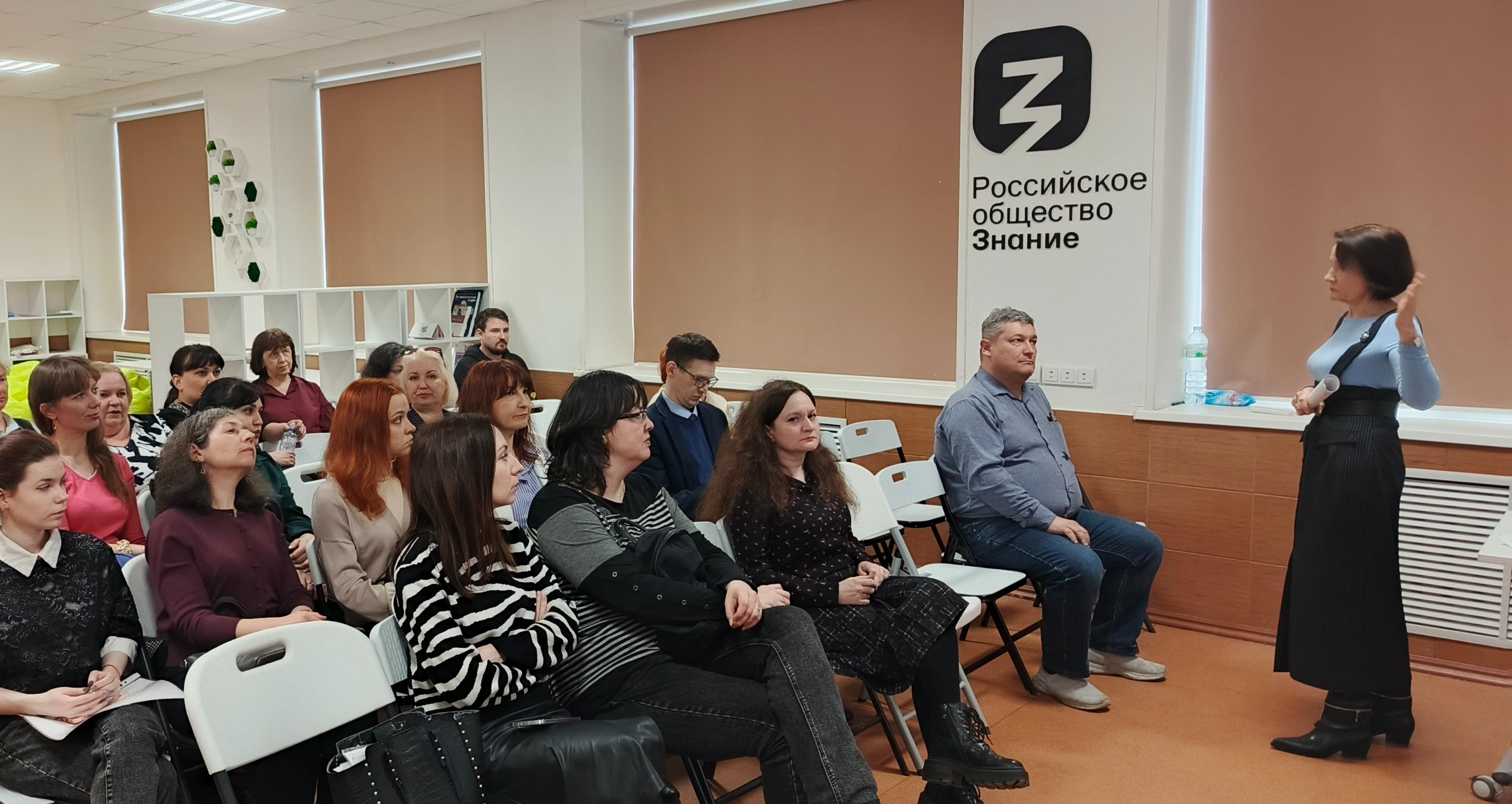 Кураторы изучили психологические приемы поддержки студентов на семинаре