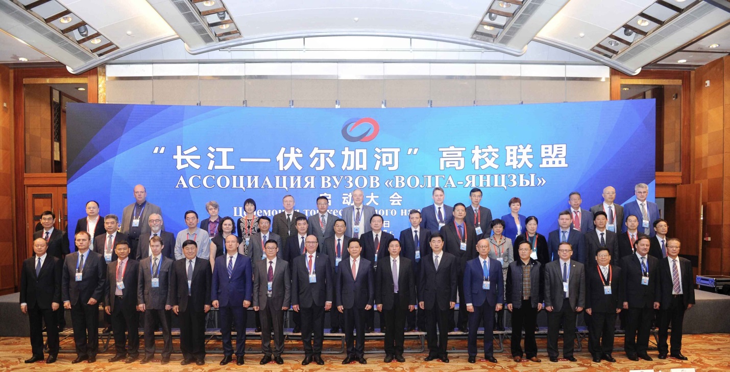 Представитель СГТУ выступил модератором круглого стола на форуме в Китае