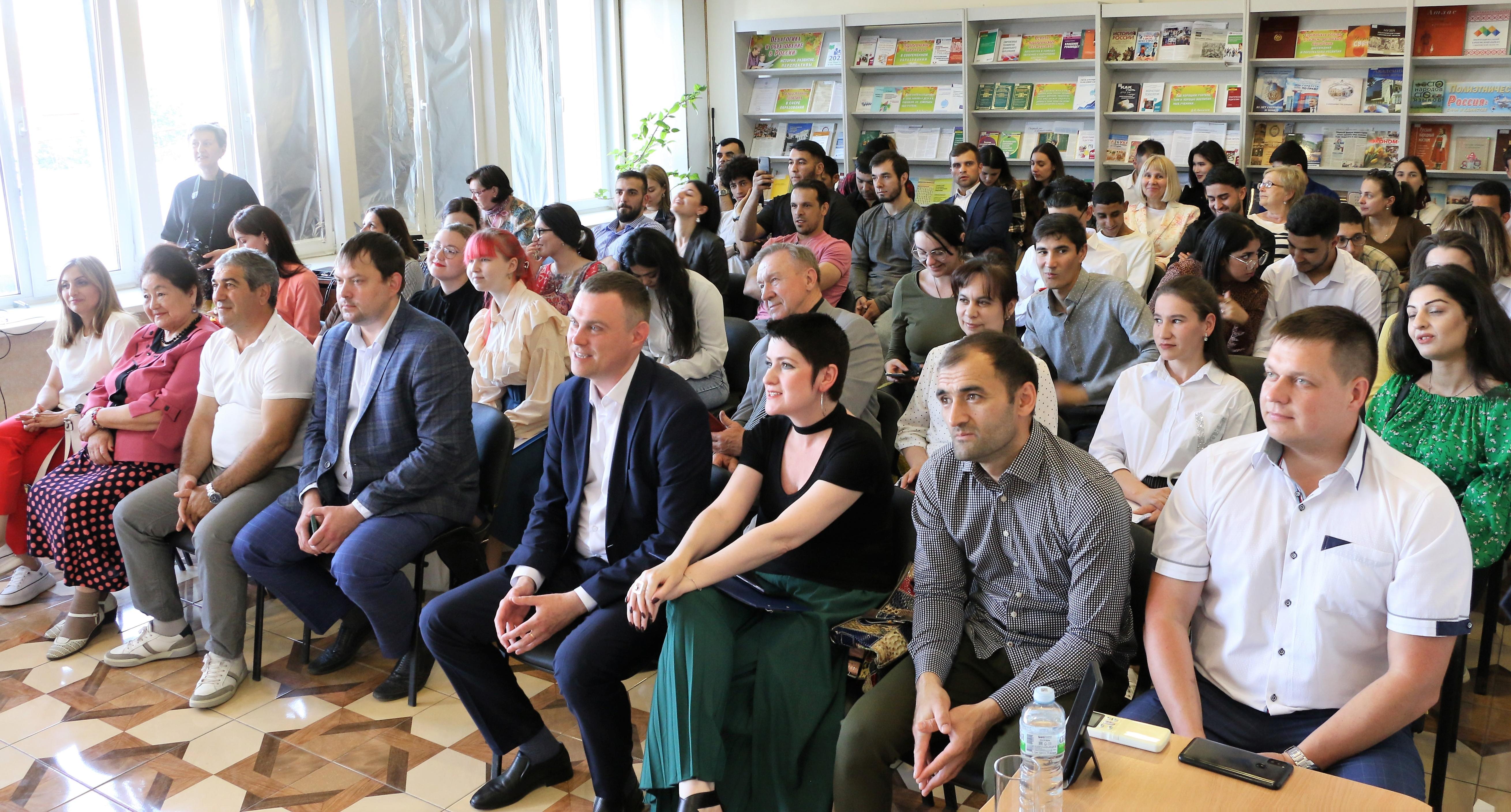 Иностранные студенты СГТУ приняли участие в поэтическом вечере