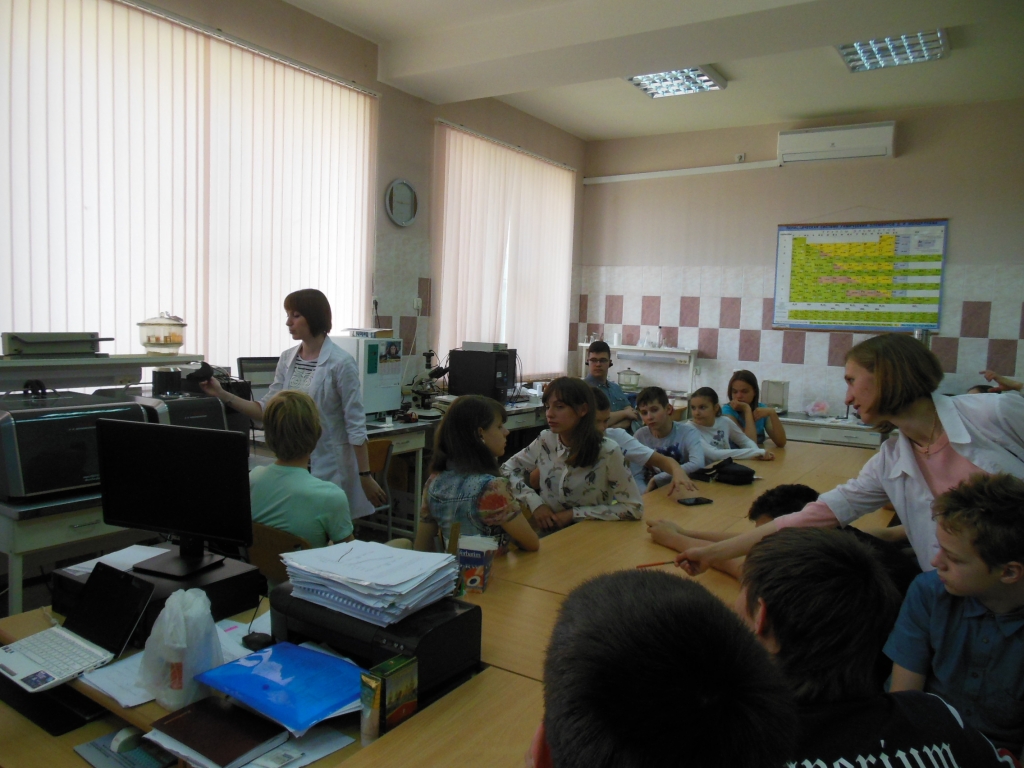 На кафедре химии прошла встреча со школьниками