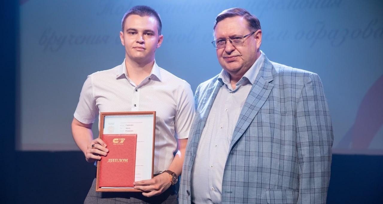 В СГТУ прошла торжественная церемония вручения выпускникам дипломов с отличием 