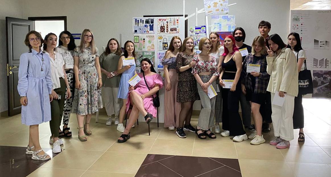 Студенты колледжа разработали макеты брендбука Политеха в рамках профориентационной работы 