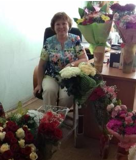 Коллектив кафедры "Экология" поздравил заведующую с юбилеем