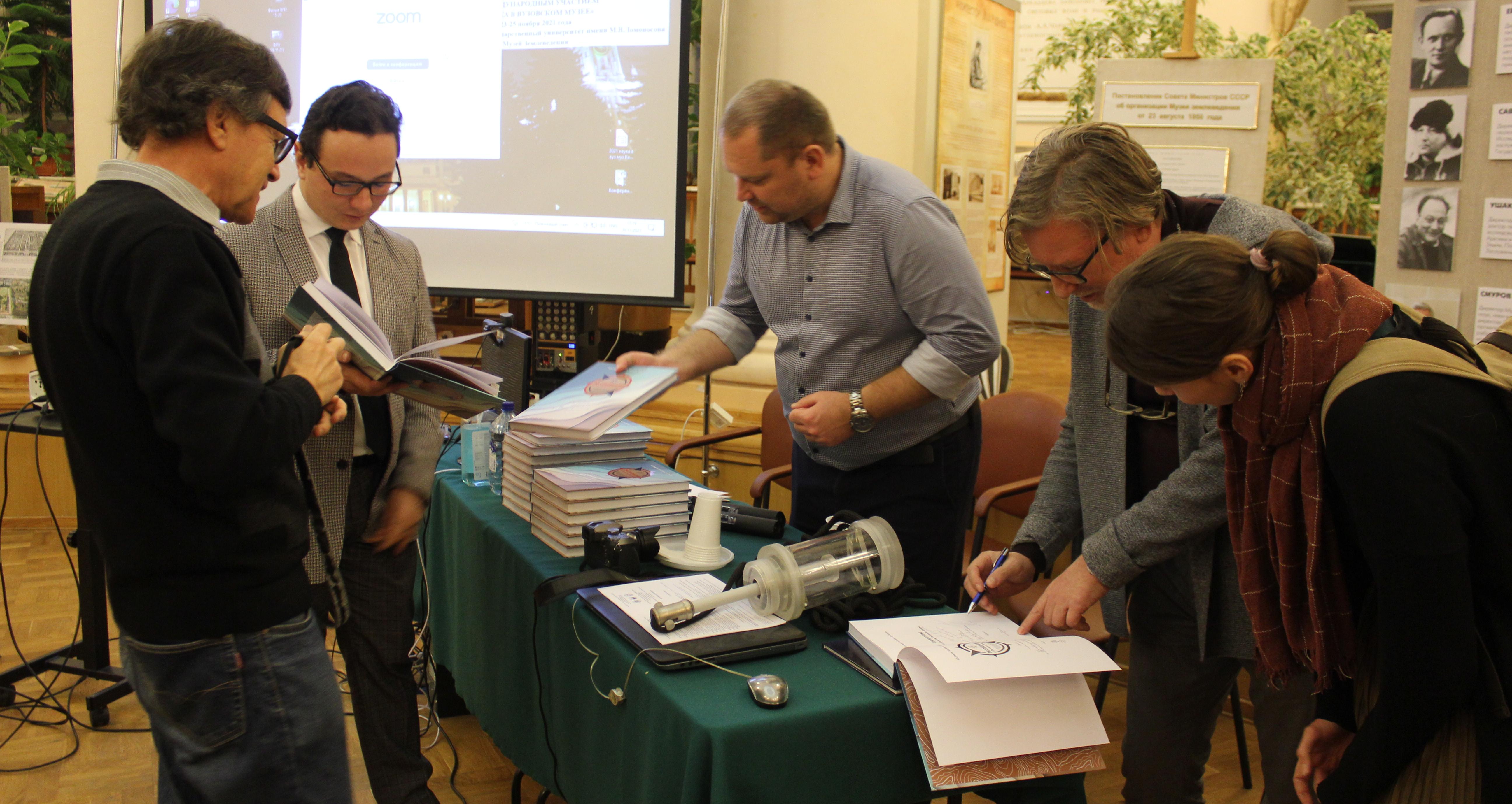 В МГУ состоялась презентация книги доцента ИнПИТ о «Флотилии плавучих университетов»