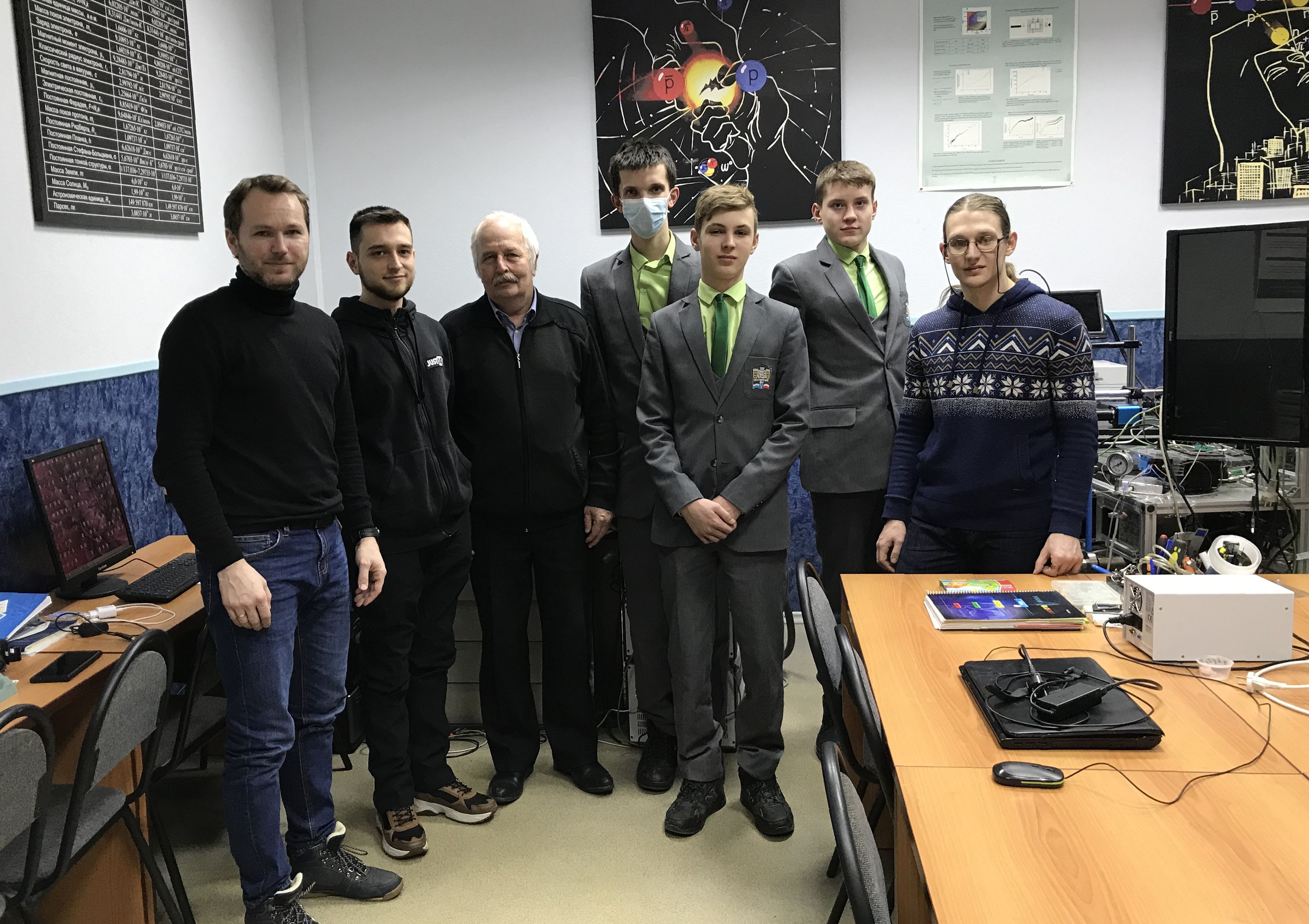  Сотрудники ФТИ обсудили с лицеистами проект по робототехнике