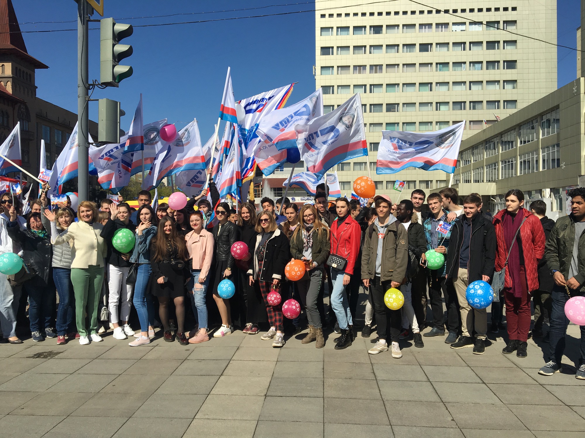 Студенты ДАС на первомайской демонстрации