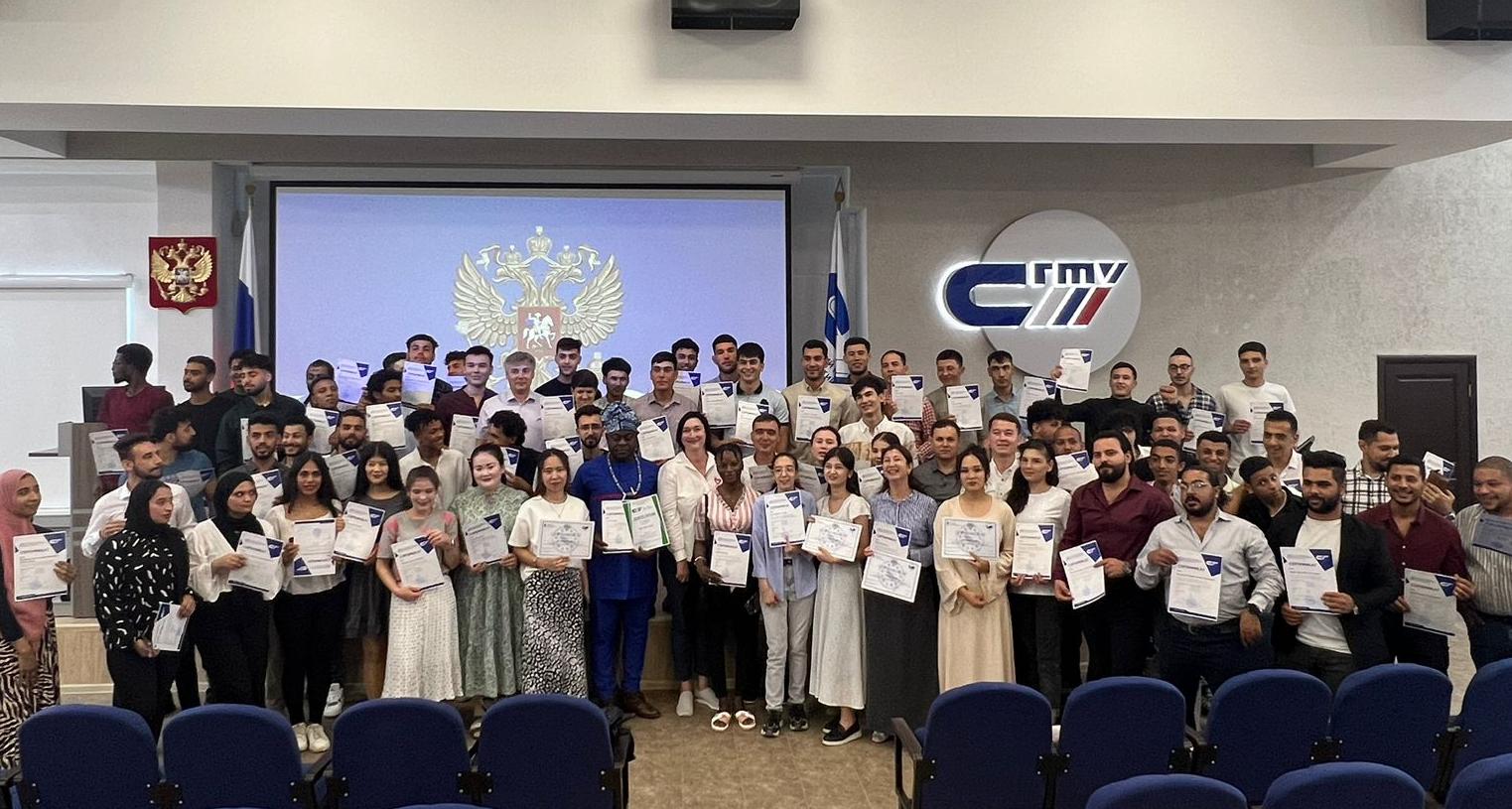 Слушателям курсов русского языка как иностранного вручили сертификаты