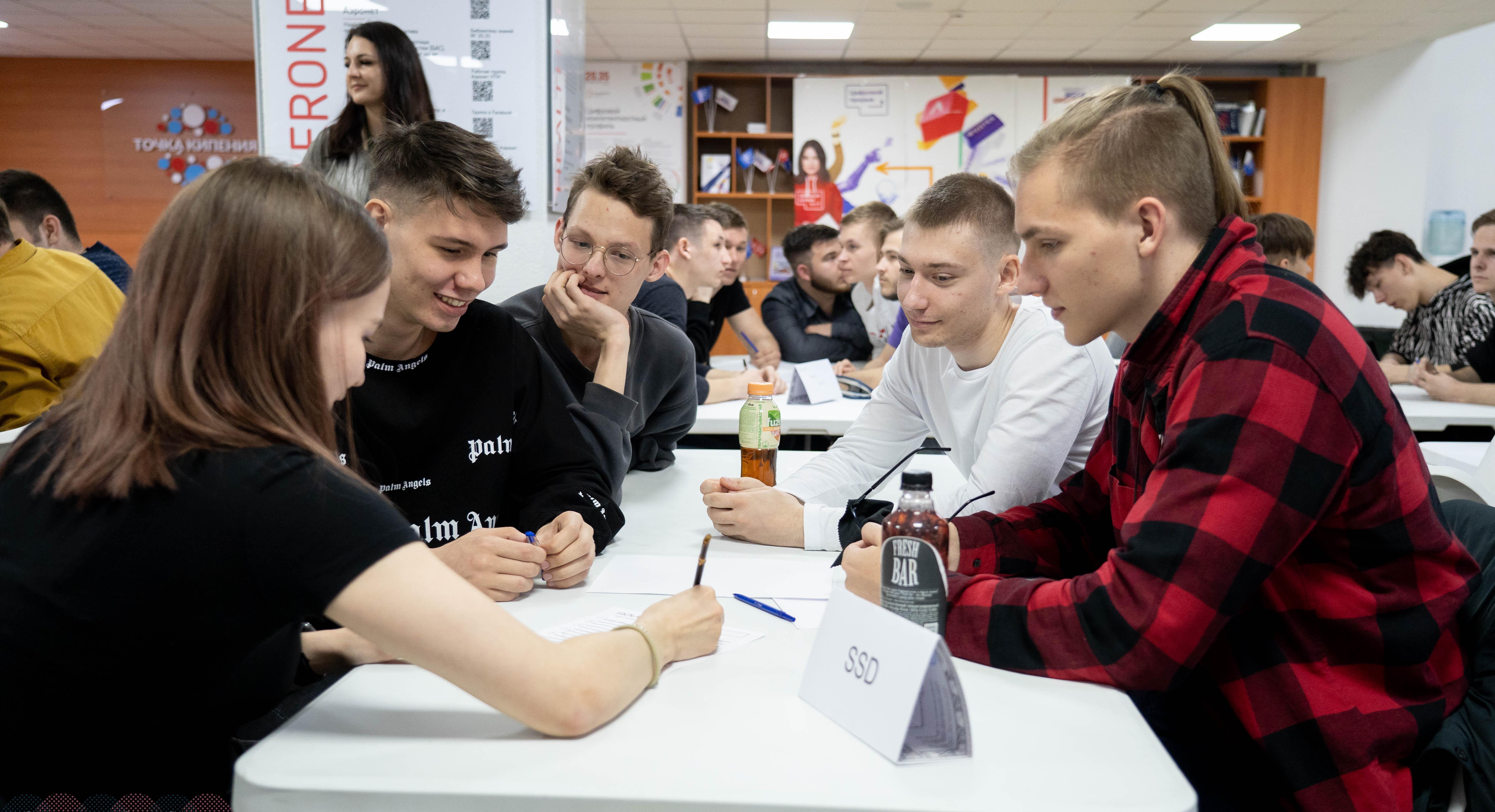 В ИСПМ и ФТИ подвели итоги физико-математической олимпиады на английском языке