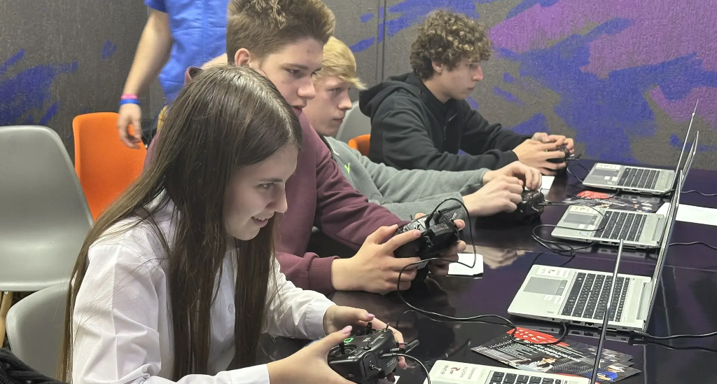 В Энгельсе прошел очередной этап фиджитал-турнира «ОверПовер-Политех 2.0»