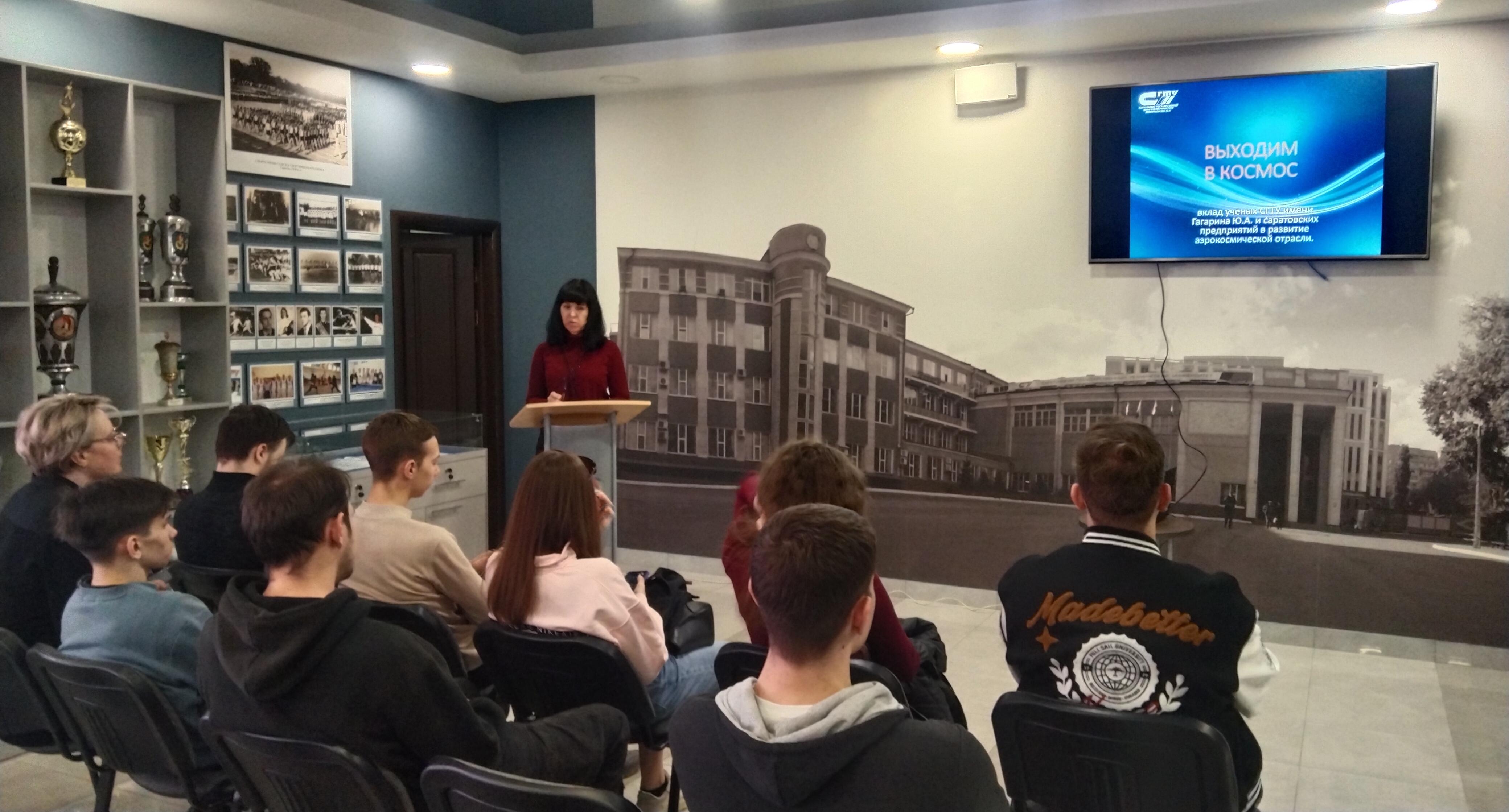 В Культурно-просветительском центре состоялась презентация выставки «Выходим в космос»
