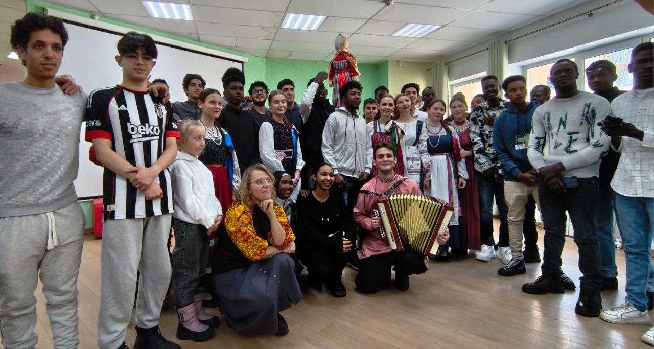 Иностранные слушатели СГТУ познакомились с традициями масленицы