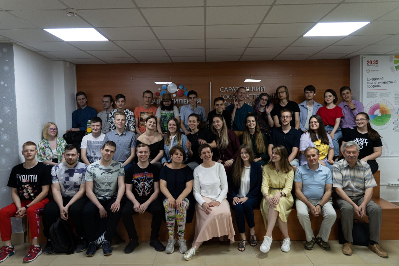 Студенты группы б1-ЭЛЭТ21 Института энергетики успешно на выступили Всероссийском хакатоне «Цифровой прорыв»