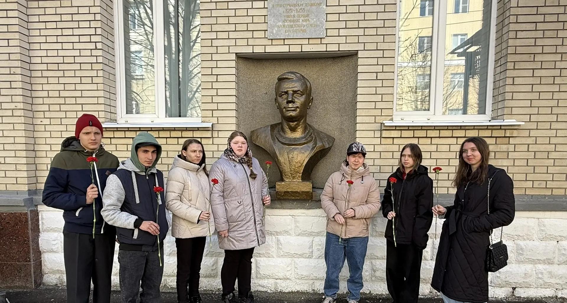 Для гостей из СКИПО прошла экскурсия по «гагаринским местам»