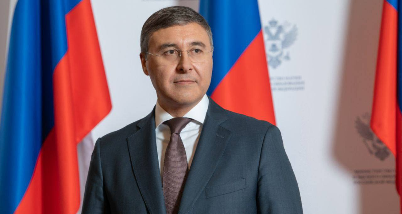 Глава Минобрнауки России Валерий Фальков поздравляет с наступающим Новым годом