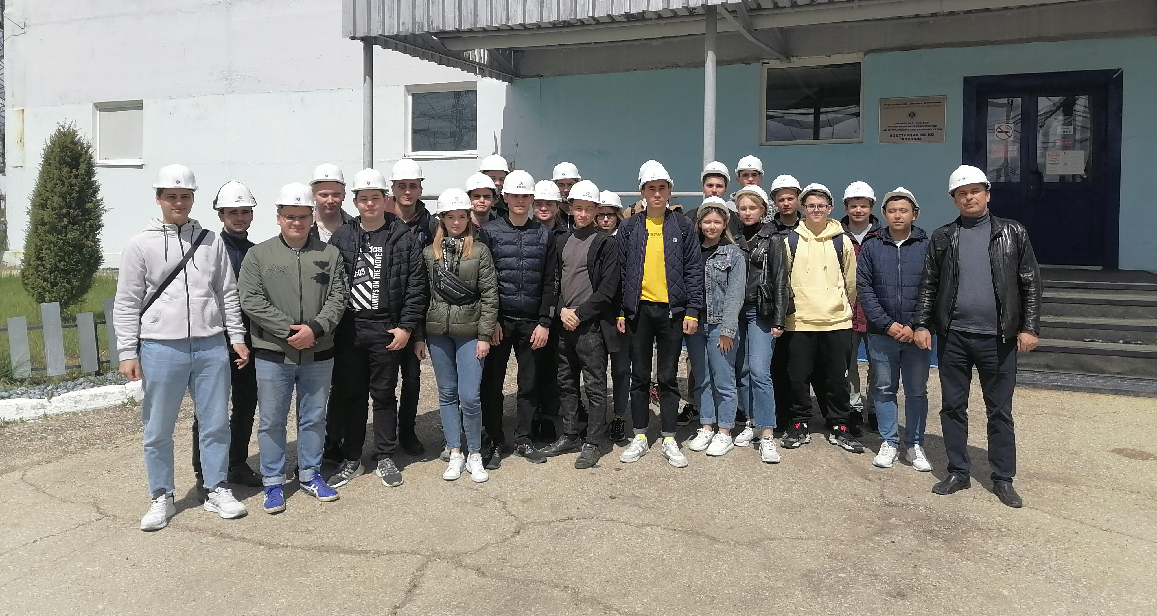 Студенты ИнЭН посетили подстанцию 500 кВ «Курдюм»