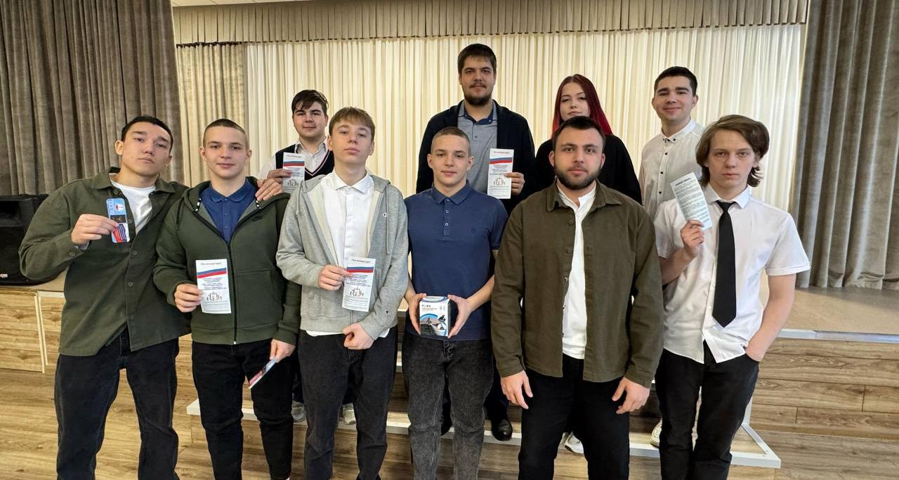 Преподаватели и студенты СЭИ провели профориентационные мероприятия в школах Саратова