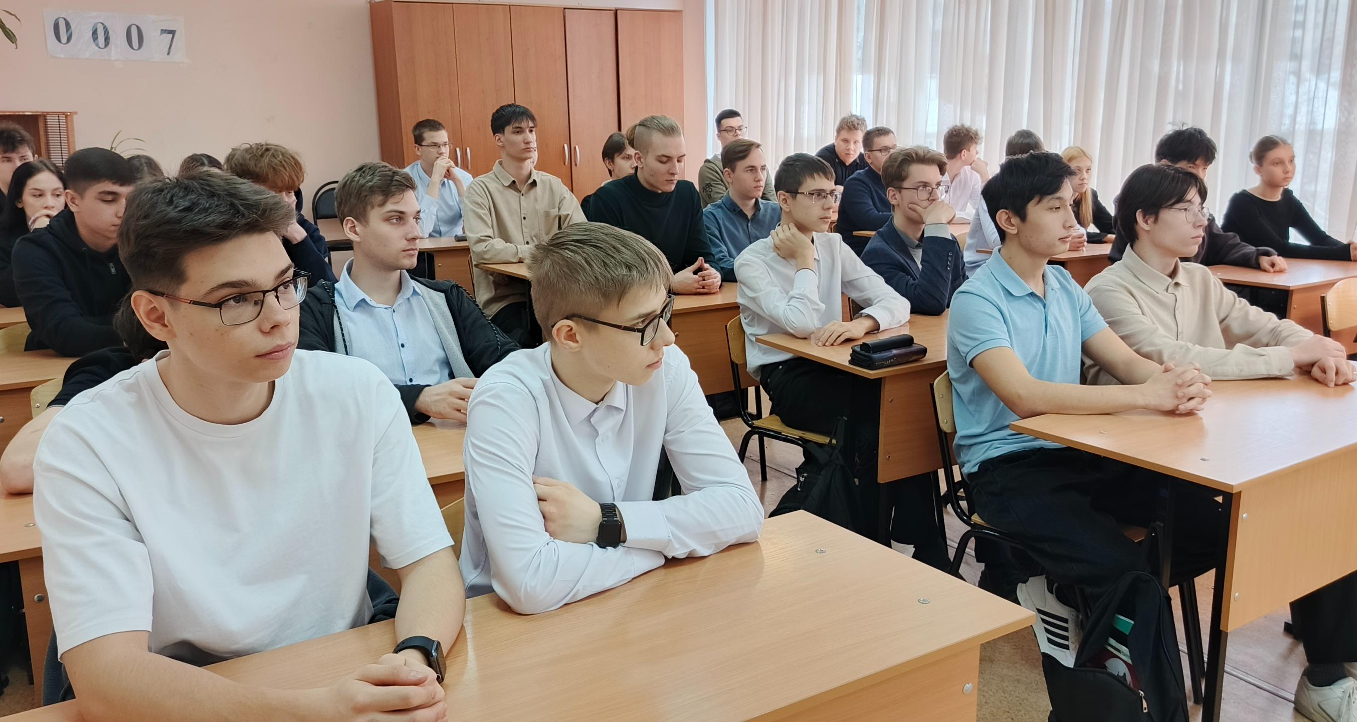 Доцент ИнЭТиП провел открытый урок для старшеклассников