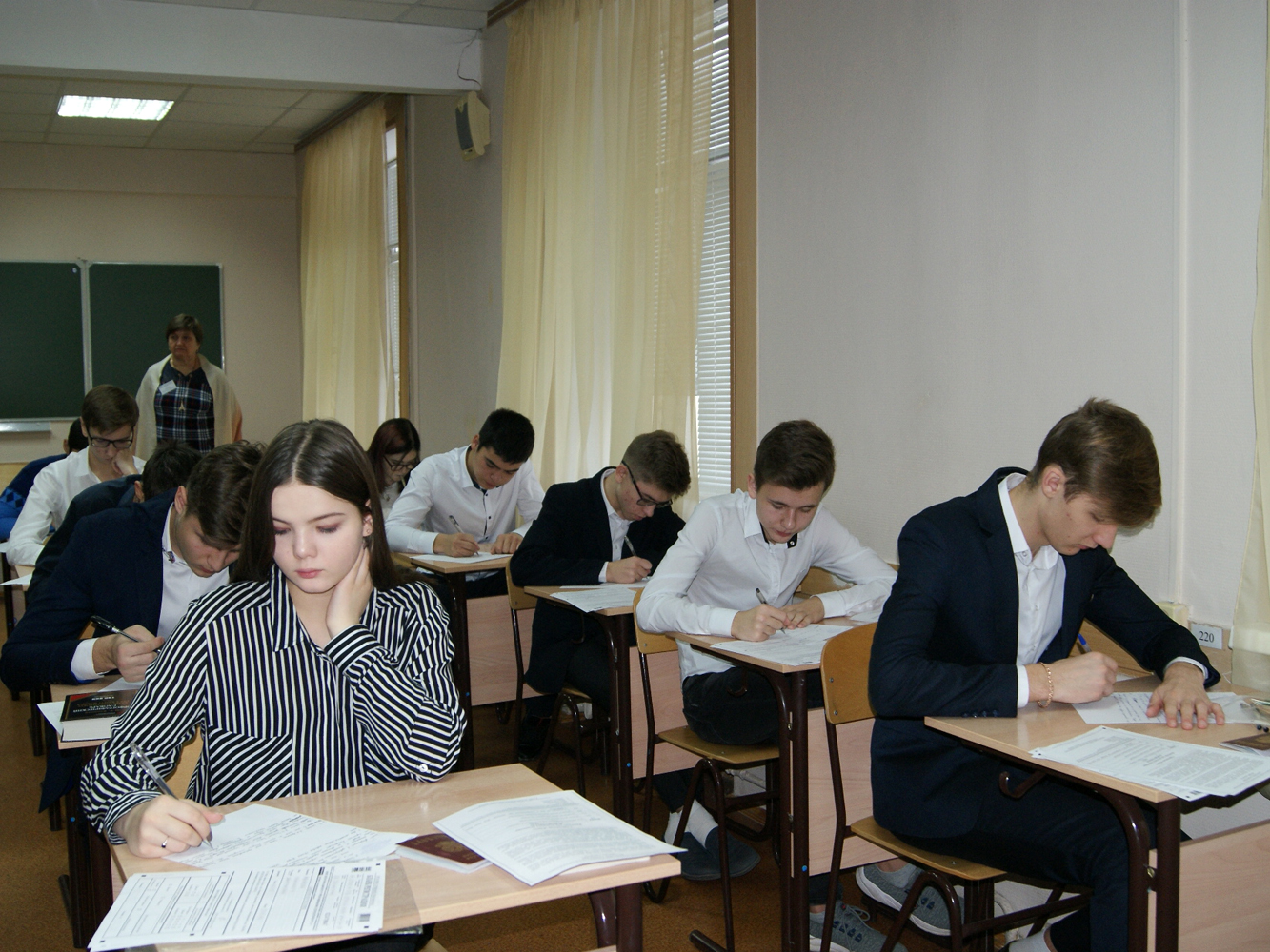 Лицеисты пишут итоговое сочинение