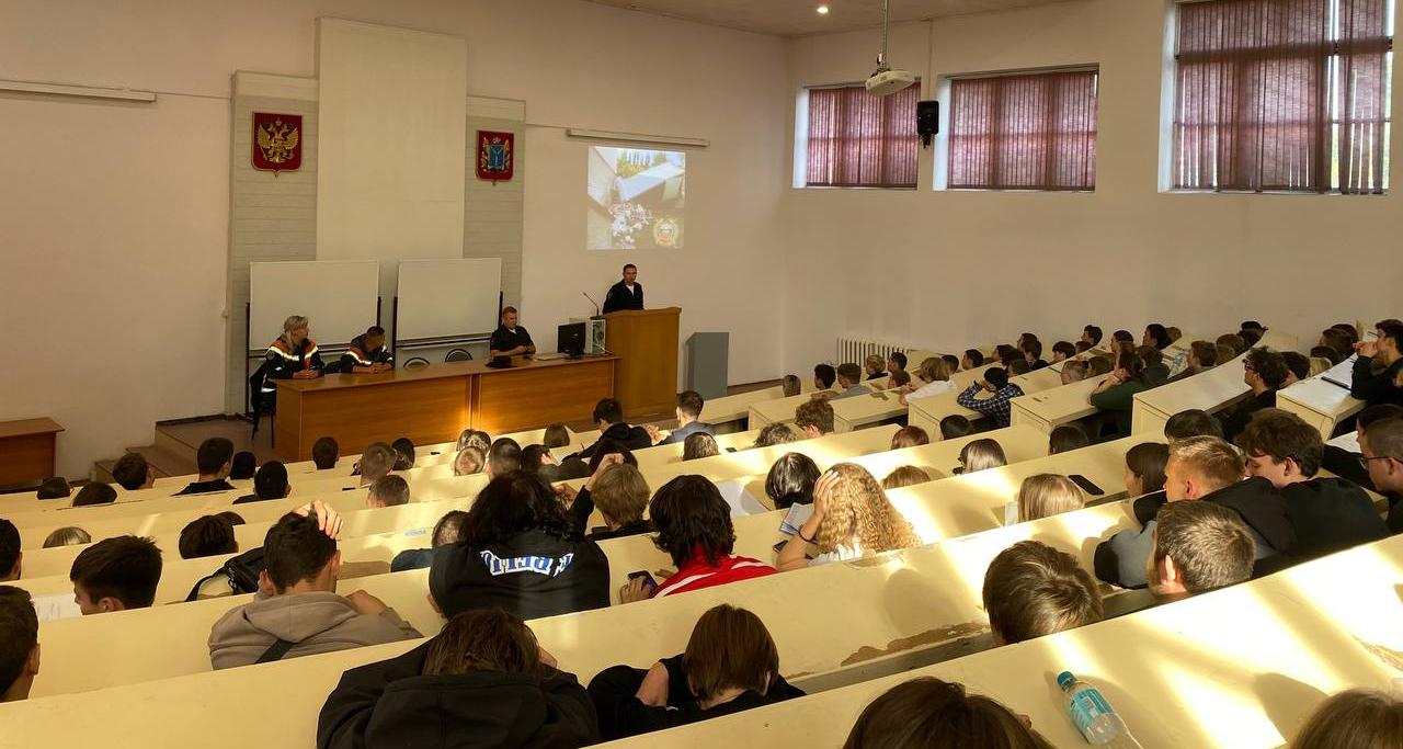 Для первокурсников прошла профилактическая лекция