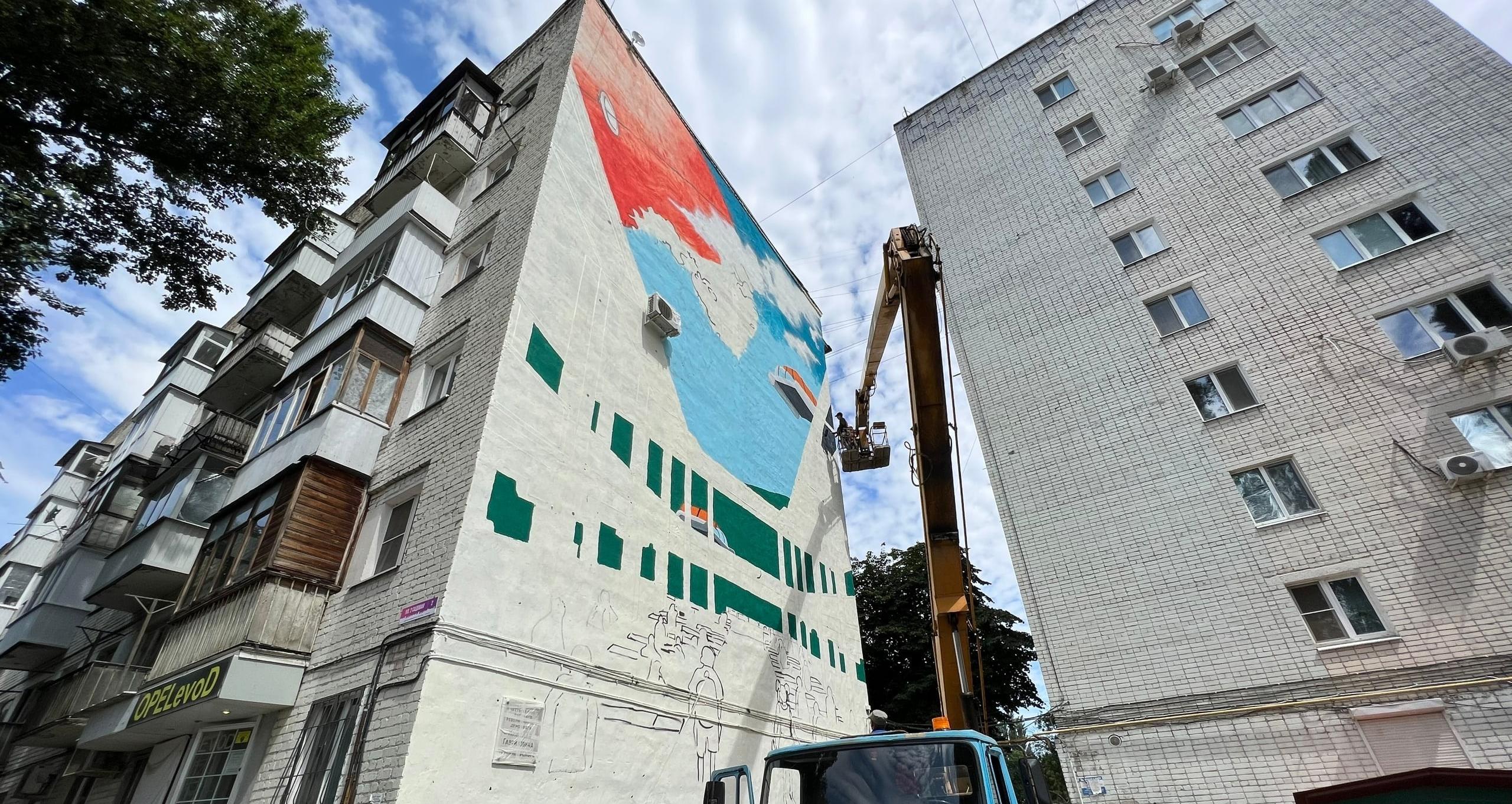 Студент Политеха создает новый городской мурал