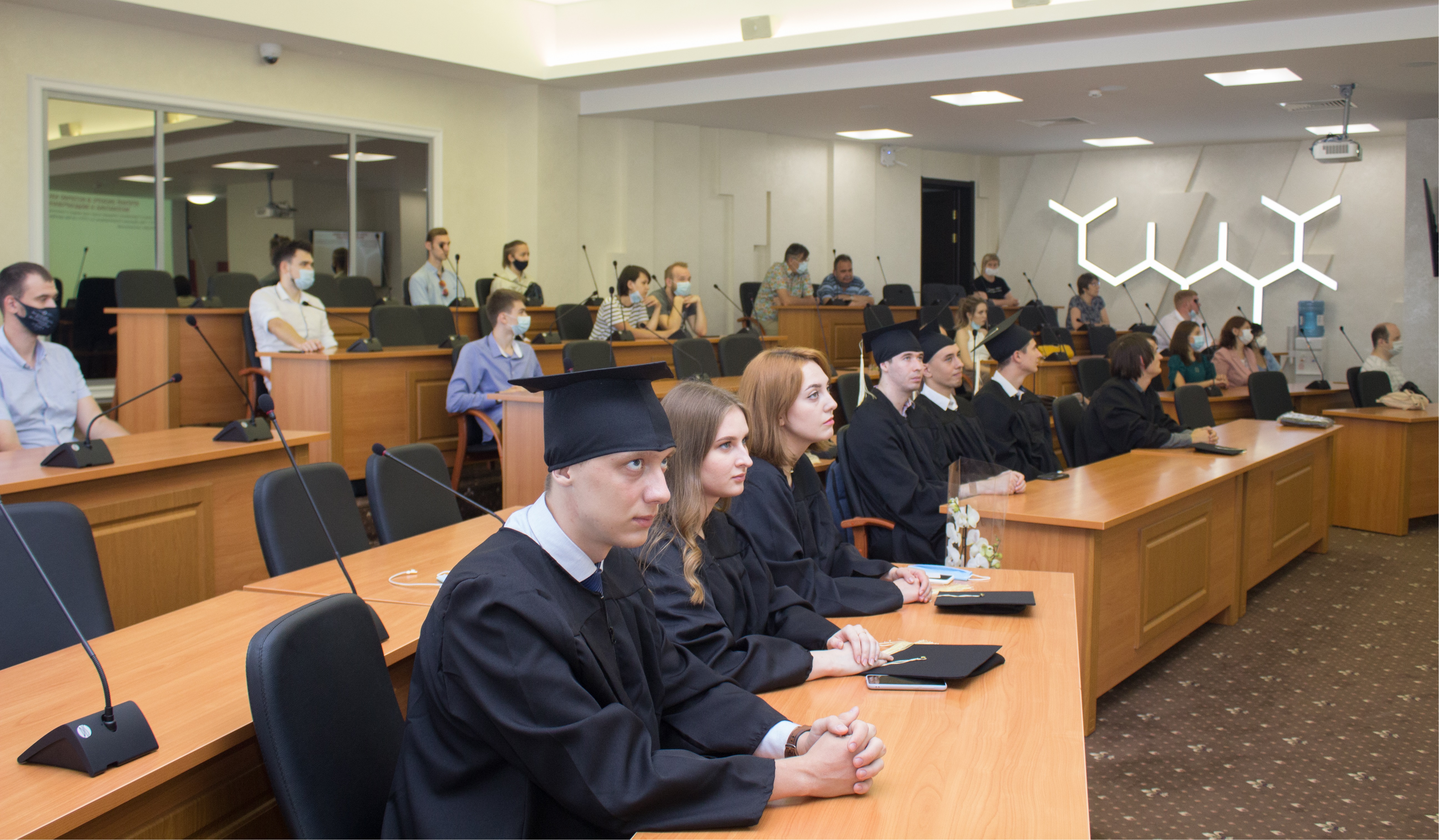 Выпускникам  направления  «Прикладная математика и информатика» вручили дипломы