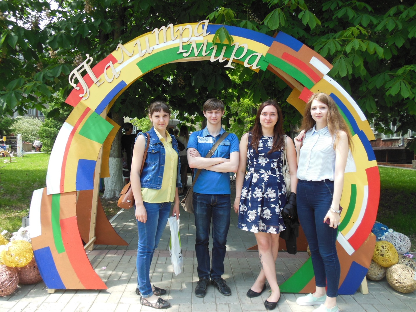Студенты группы б2-ЭРСП-21 участвовали в фестивале «Палитра мира»