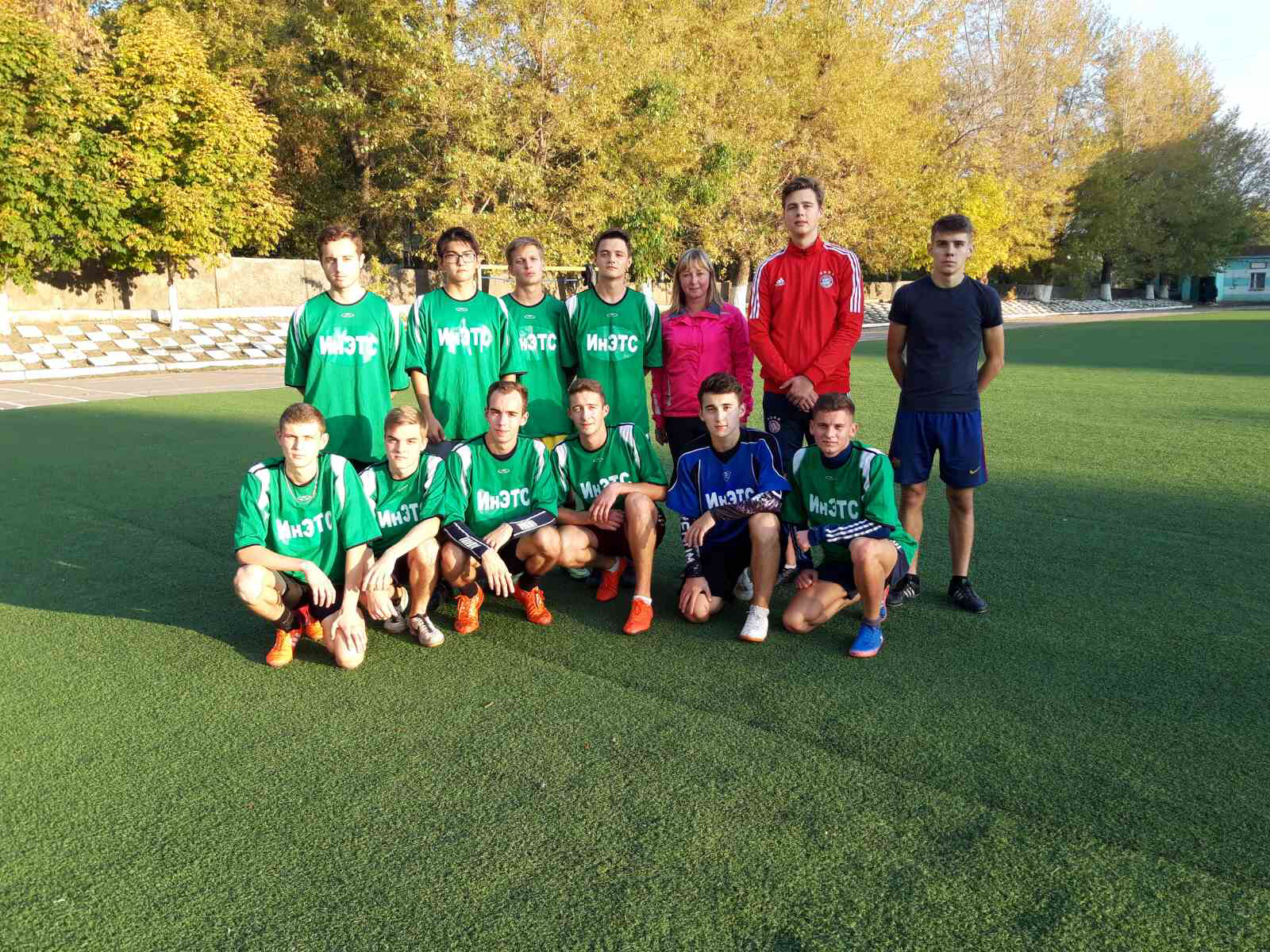 Первокурсники соревновались в шахматах и футболе